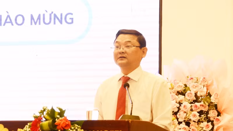 Phó Chủ tịch Ủy ban nhân dân tỉnh Bình Định Nguyễn Tự Công Hoàng phát biểu tại hội nghị.