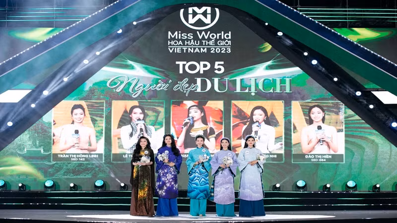 Tốp 5 Người đẹp du lịch.