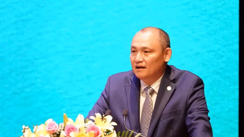 Ông H.E. Mr. Kanat Tumysh, Đại sứ đặc mệnh toàn quyền Kazakhstan tại Việt Nam phát biểu tại diễn đàn.