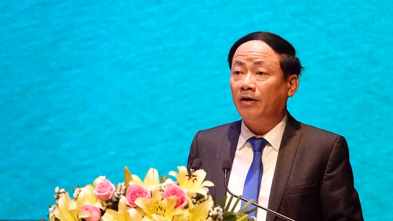 Chủ tịch Ủy ban nhân dân tỉnh Bình Định Phạm Anh Tuấn phát biểu tại diễn đàn.