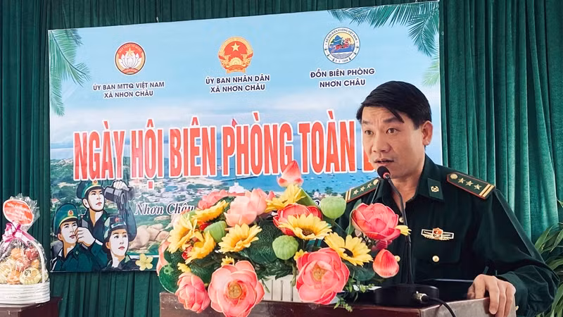 Thượng tá Nguyễn Thành Công, Phó Chỉ huy trưởng kiêm Tham mưu trưởng Bộ Chỉ huy Bộ đội Biên phòng tỉnh Bình Định phát biểu tại buổi lễ.