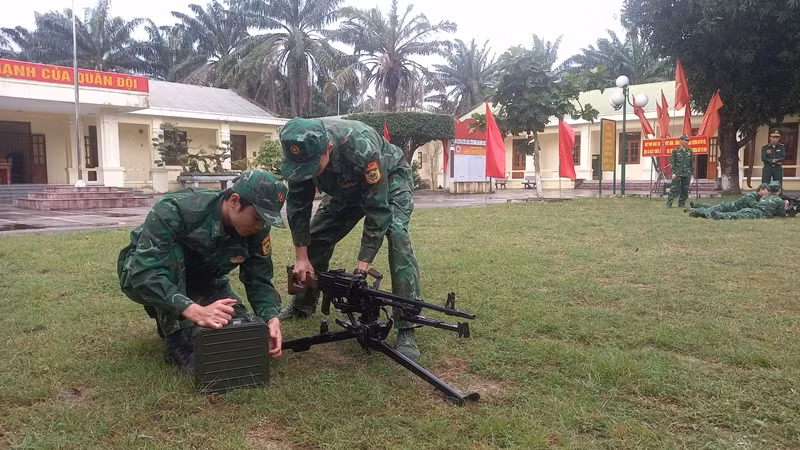 Kiểm tra mô hình, học cụ phục vụ huấn luyện.
