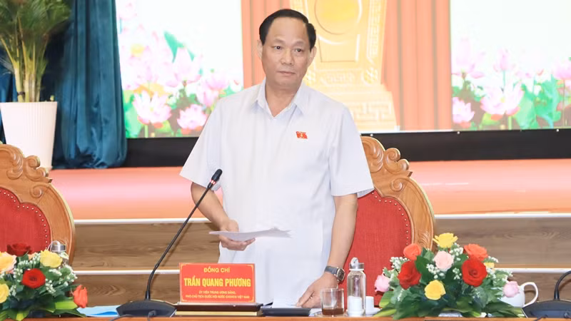 Phó Chủ tịch Quốc hội Trần Quang Phương phát biểu tại buổi làm việc.