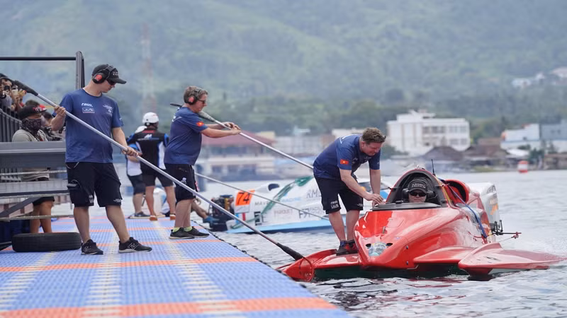 Giải đua thuyền máy quy tụ nhiều tay đua đến từ các quốc gia khác nhau hứa hẹn sẽ đem đến cho khán giả những màn trình diễn mãn nhãn.