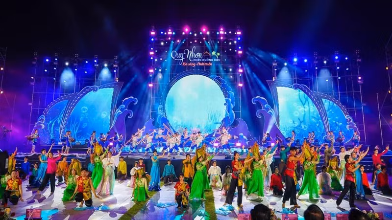 Tiết mục biểu diễn văn nghệ sôi động khắc họa nét đặc trưng của vùng "đất võ trời văn".