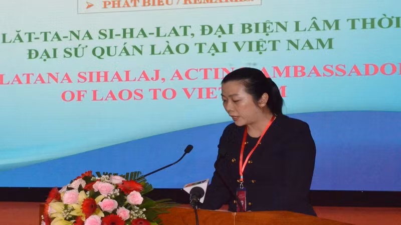 Bà Latana Sihalaj, Đại biện lâm thời Đại sứ quán Lào tại Việt Nam đánh giá cao hiệu quả hợp tác kinh tế giữa hai nước.