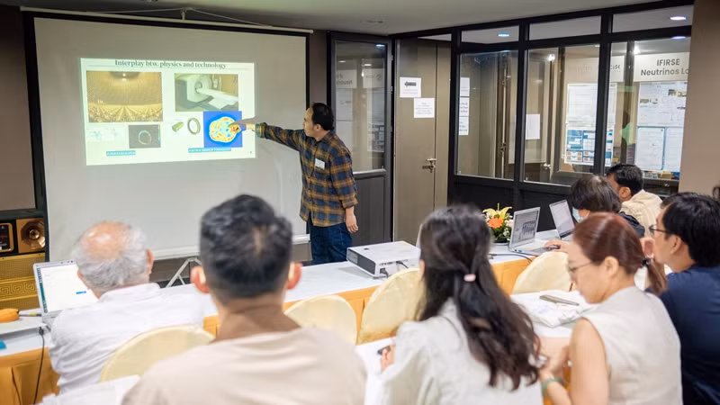 Khóa học đi sâu vào kỹ thuật phát hiện ánh sáng yếu với các loại cảm ứng rất nhanh và nhạy.