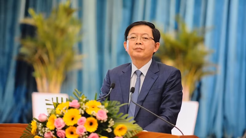 Bí thư Tỉnh ủy Bình Định Hồ Quốc Dũng phát biểu tại hội nghị.