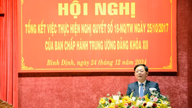 Tỉnh sẽ có các chính sách hỗ trợ bổ sung cho cán bộ, công chức, viên chức bị ảnh hưởng bởi quá trình sắp xếp tổ chức, Bí thư Tỉnh ủy Bình Định Hồ Quốc Dũng thông tin.