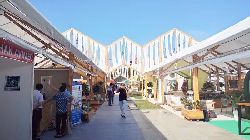 Hội chợ là cơ hội cho các doanh nghiệp trong và ngoài nước giao lưu, quảng bá sản phẩm rộng rãi ra thị trường quốc tế.