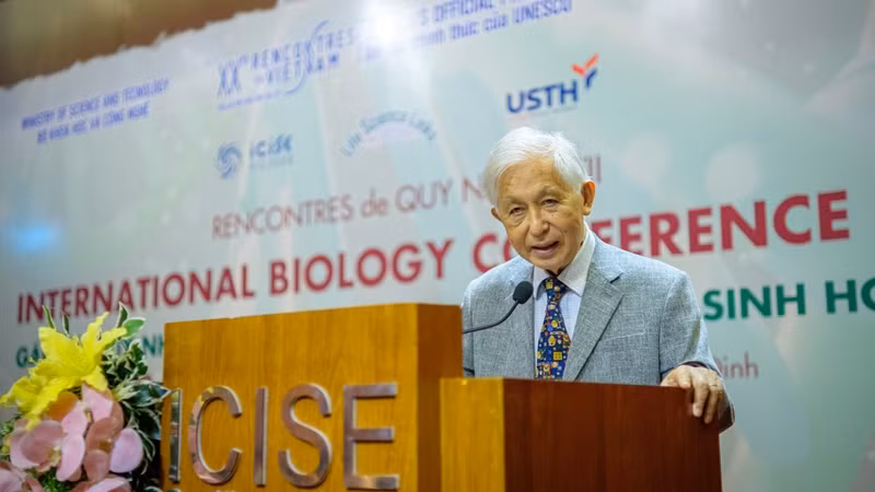 Giáo sư Trần Thanh Vân, Giám đốc Trung tâm quốc tế Khoa học và Giáo dục liên ngành phát biểu tại hội nghị.