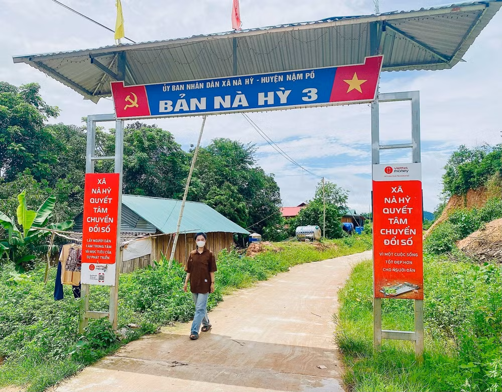 Đường bê tông liên bản Nà Hỳ 3 - Nà Hỳ 2 hoàn thành tạo thuận lợi cho nhân dân đi lại. 