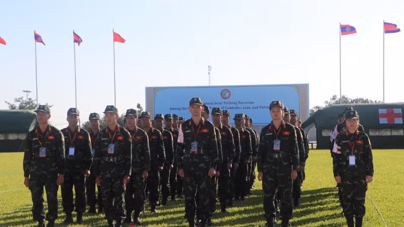 Đoàn Việt Nam tham gia cuộc diễn tập chung quân đội ba nước. (Ảnh: Nguyễn Hiệp)