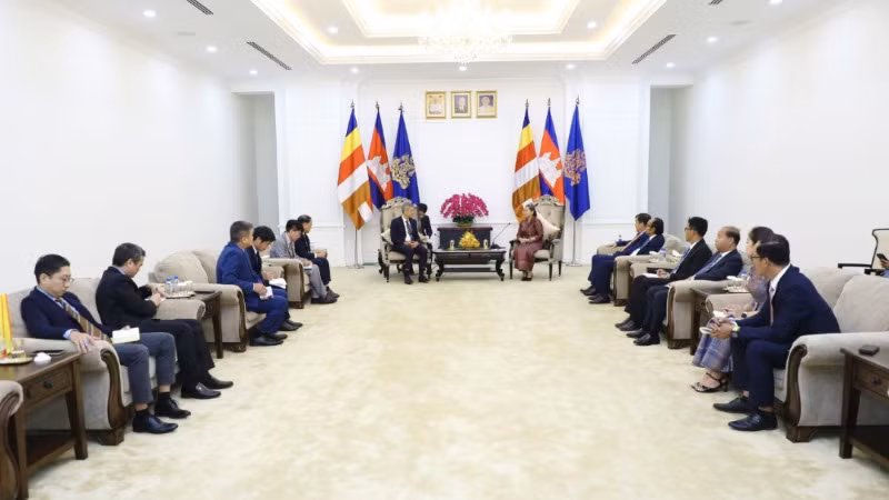 Buổi chào xã giao diễn ra tại Trụ sở Đảng Nhân dân Campuchia. (Ảnh: HUY VŨ)