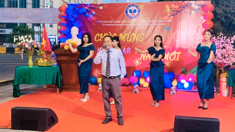 Biểu diễn văn nghệ tại liên hoan Tết Sinh viên- Chào năm mới Xuân Ất Tỵ 2025. (Ảnh: HUY VŨ)