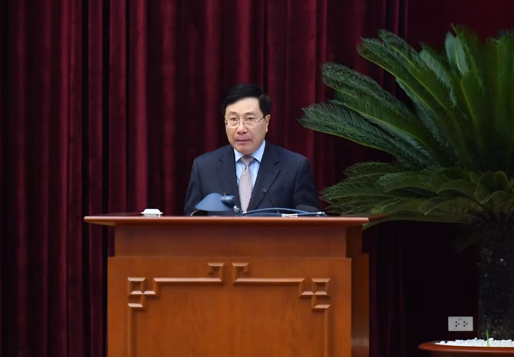 Đồng chí Phạm Bình Minh, Ủy viên Bộ Chính trị, Phó Thủ tướng Thường trực Chính phủ, trình bày báo cáo tại Hội nghị. (Ảnh: ĐĂNG KHOA)