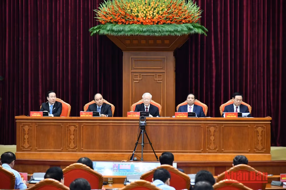 Tổng Bí thư Nguyễn Phú Trọng, Chủ tịch nước Nguyễn Xuân Phúc, Thủ tướng Chính phủ Phạm Minh Chính, Chủ tịch Quốc hội Vương Đình Huệ, Thường trực Ban Bí thư Võ Văn Thưởng đồng chủ trì Hội nghị. (Ảnh: ĐĂNG KHOA)