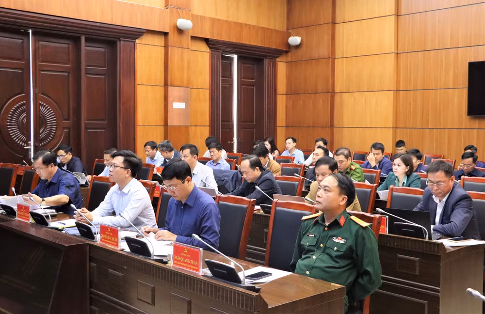 Thành viên Ban Chỉ đạo dự họp bàn tháo gỡ khó khăn triển khai dự án.