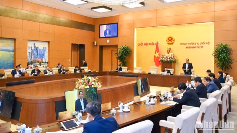 Phiên họp Ủy ban Thường vụ Quốc hội cho ý kiến về việc giải trình, tiếp thu, chỉnh lý dự thảo Luật Đường bộ. (Ảnh: Duy Linh)