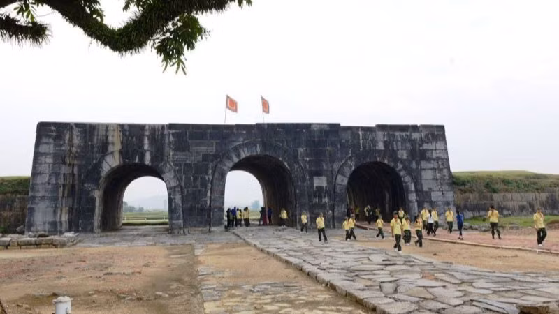 Cổng nam Thành nhà Hồ.