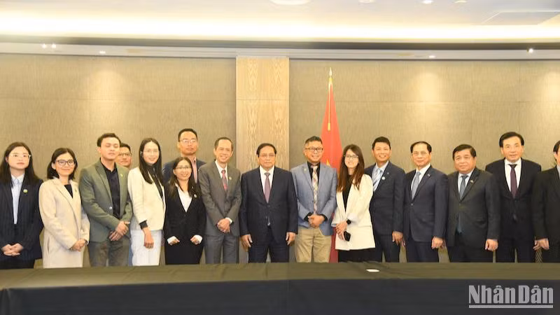 Thủ tướng Phạm Minh Chính chụp ảnh lưu niệm với nhóm VietTech NZ.