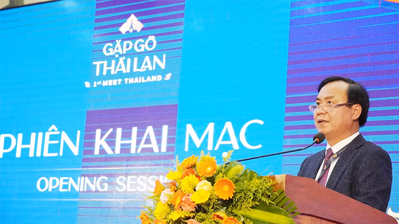 Phó Bí thư Tỉnh ủy, Chủ tịch Ủy ban nhân dân tỉnh Quảng Trị Võ Văn Hưng khai mạc hội nghị.