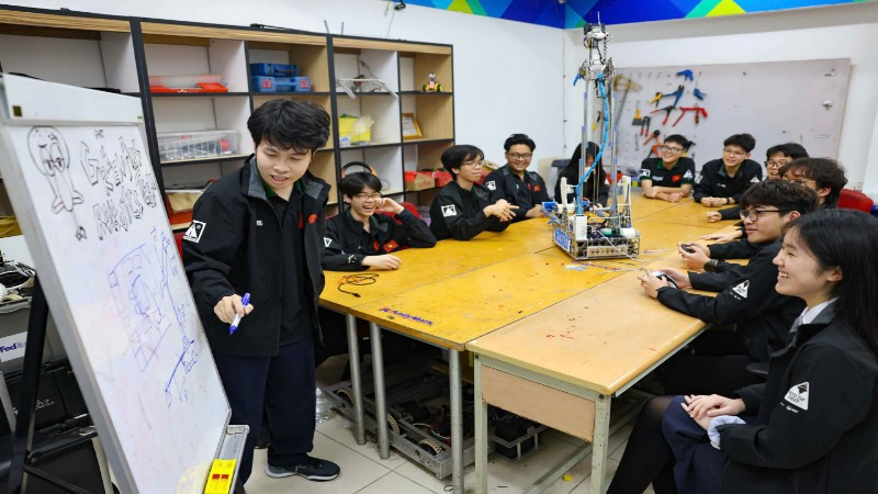 Đội tuyển GreenAms Robotics Team 24751 có sự chuẩn bị kỹ lưỡng và thi đấu hết mình. Đội tuyển GreenAms Robotics Team 24751 có sự chuẩn bị kỹ lưỡng và thi đấu hết mình.