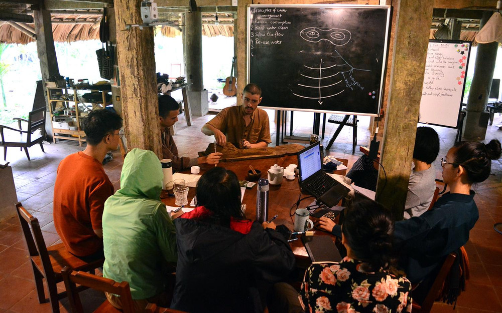 Henry Herbert tại dự án Lá Library ở Ninh Bình. 