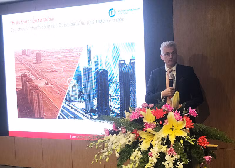 GS, TS Andreas Stoffers-Giám đốc quốc gia Quỹ Friedrich Naumann Foundation tại Việt Nam phát biểu tại hội thảo.