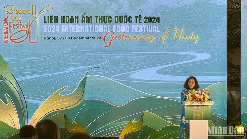 Bà Vũ Thị Bích Ngọc cũng nhấn mạnh hơn một thập kỷ qua, số tiền quyên góp được từ các hoạt động thiện nguyện mỗi kỳ Liên hoan Ẩm thực quốc tế đã được sử dụng để hỗ trợ nhiều trẻ em mồ côi, người khuyết tật, phụ nữ nghèo hay các hoàn cảnh khó khăn trên cả nước.