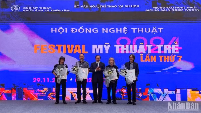 Các thành viên Hội đồng nghệ thuật. Các thành viên Hội đồng nghệ thuật.