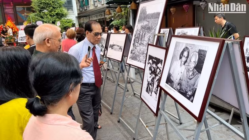 Triển lãm thu hút đông đảo người dân Thủ đô và du khách.