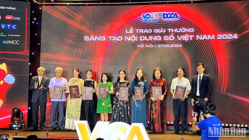 Các thành viên Hội đồng giám khảo của Giải thưởng Sáng tạo nội dung số Việt Nam.