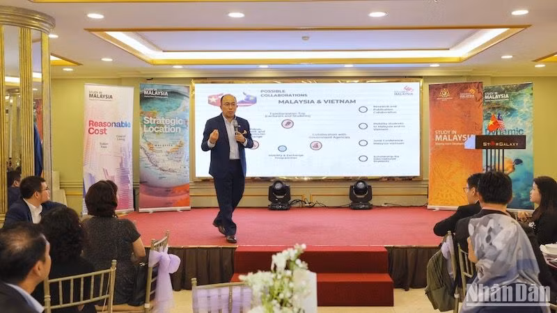 Ông Novie Bin Tajuddin chia sẻ về các cơ hội hợp tác hai nước trong lĩnh vực giáo dục.