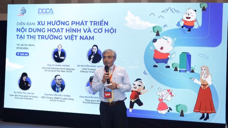 Chủ tịch Hội Truyền thông số Việt Nam Nguyễn Minh Hồng phát biểu tại Tọa đàm.