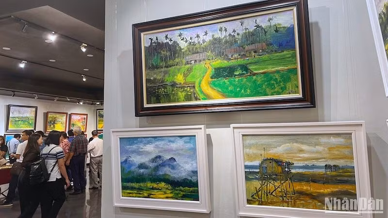 Họa sĩ Quỳnh Thơm đi rất nhiều nơi và ghi chép những cảm nhận của mình bằng hội họa.