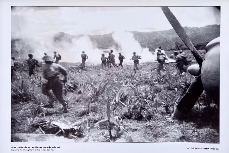 Đánh chiếm sân bay Mường Thanh.