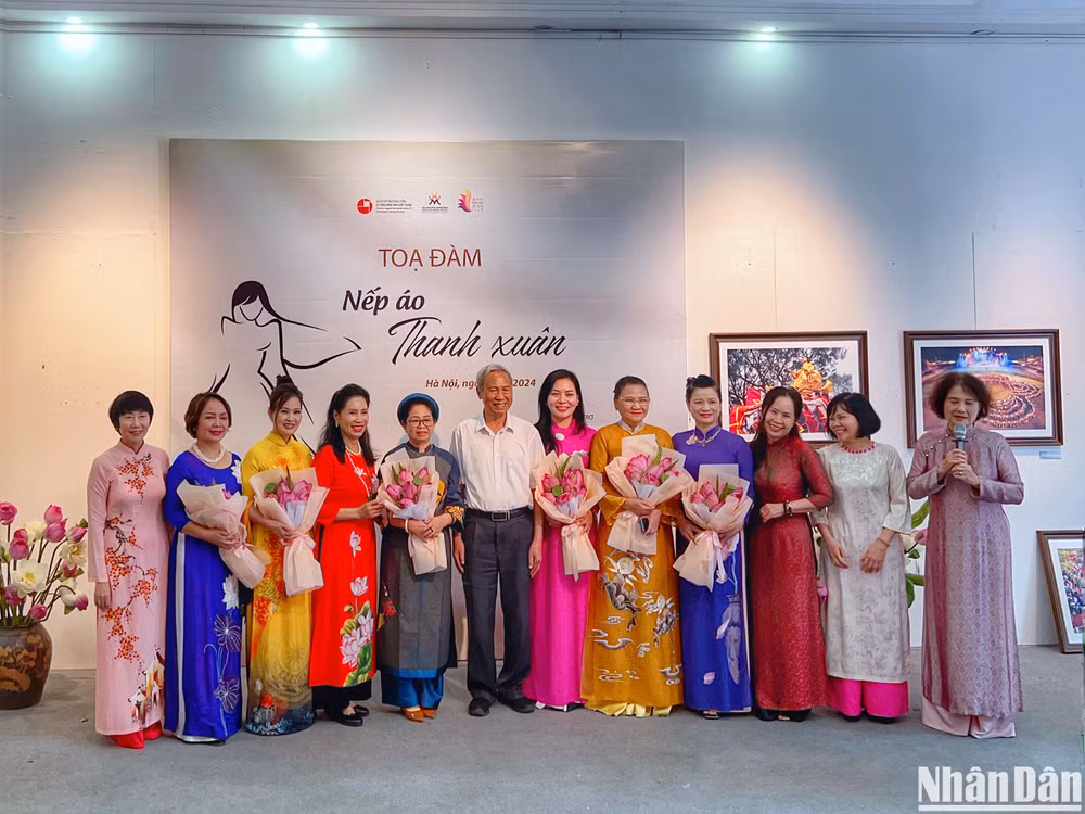 Các đại diện Câu lạc bộ Di sản áo dài Hải Phòng, Thái Nguyên, TP Hồ Chí Minh... đến tham gia sự kiện.