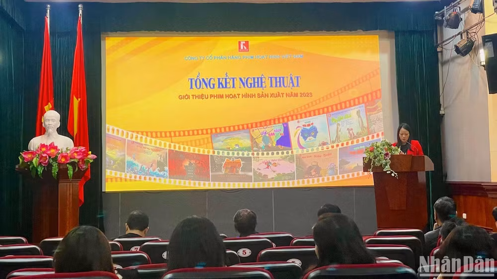 Bà Phạm Thanh Hà, Trưởng Phòng Biên kịch phát biểu 