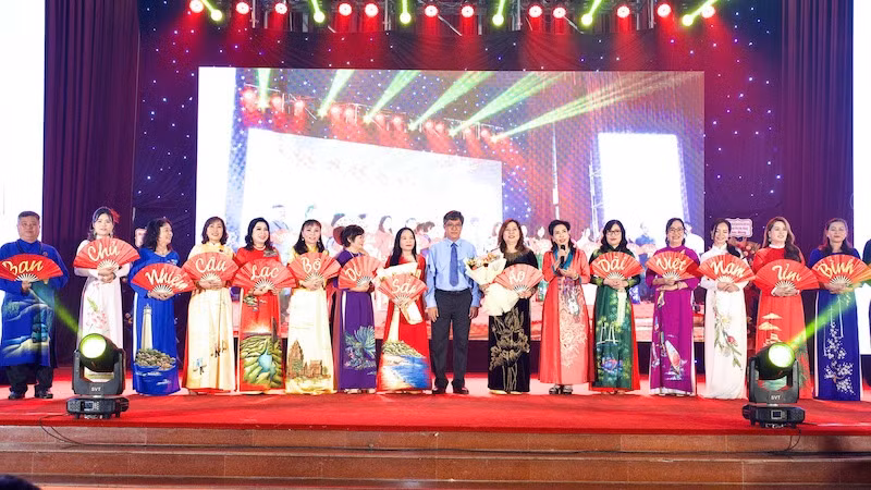 Ban chủ nhiệm Câu lạc bộ Di sản áo dài Việt Nam tỉnh Bình Thuận.