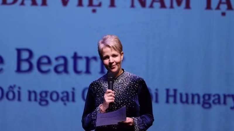 Bà Kese Beatrix phát biểu.