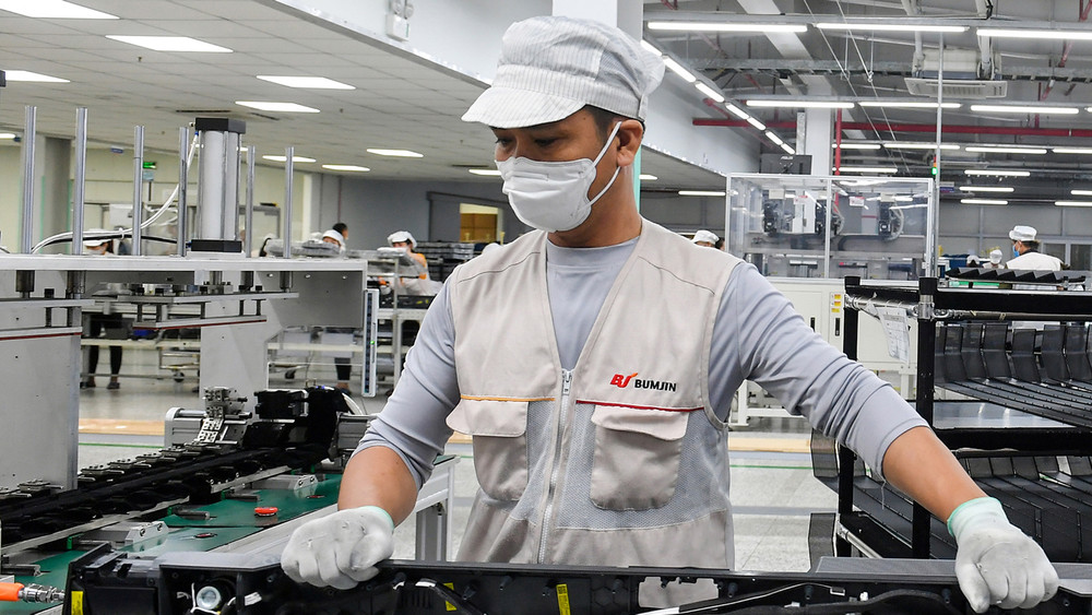 Lao động tại Công ty TNHH Bumjin Electronics Vina, Hàn Quốc, tại Quảng Ninh. (Ảnh: Thành Đạt) 