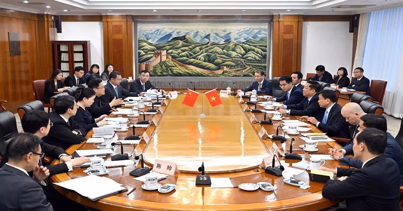 Bộ trưởng Trần Hồng Minh làm việc với Tổng cục Hợp tác phát triển quốc tế quốc gia Trung Quốc và Ủy ban Phát triển và Cải cách quốc gia Trung Quốc. (Ảnh: Vụ Hợp tác quốc tế, Bộ Xây dựng)