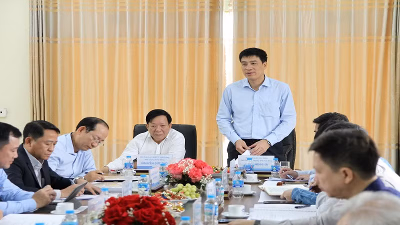 Thứ trưởng Bộ Xây dựng Phạm Minh Hà phát biểu tại cuộc họp Hội đồng.