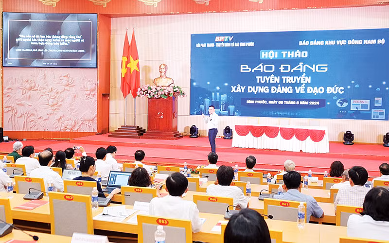 Các đại biểu tham dự hội thảo “Báo Đảng tuyên truyền xây dựng Đảng về đạo đức” được tổ chức ngày 8/8 tại Bình Phước.