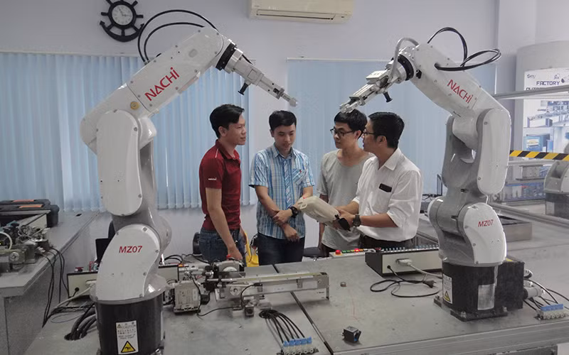 Đào tạo nhân lực tự động hóa tại Trung tâm Đào tạo Khu công nghệ cao (Khu công nghệ cao Thành phố Hồ Chí Minh).
