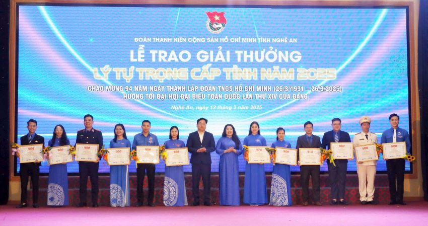 Các cán bộ Đoàn tiêu biểu của Nghệ An đạt Giải thưởng Lý Tự Trọng cấp tỉnh năm 2025.