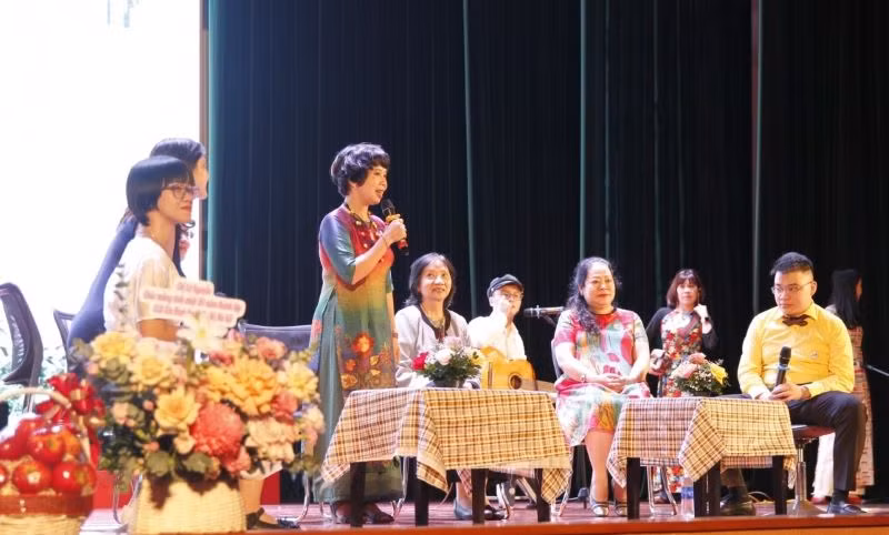 Những buổi workshop, trao đổi kinh nghiệm giữa người tự kỷ và xã hội cùng nhìn nhận về hội chứng tự kỷ. (Ảnh: CLB cung cấp)