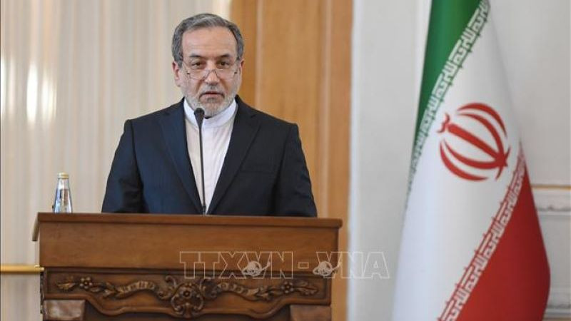 Ngoại trưởng Iran Seyed Abbas Araghchi phát biểu trong một cuộc họp báo ở Tehran. (Ảnh: THX/TTXVN)