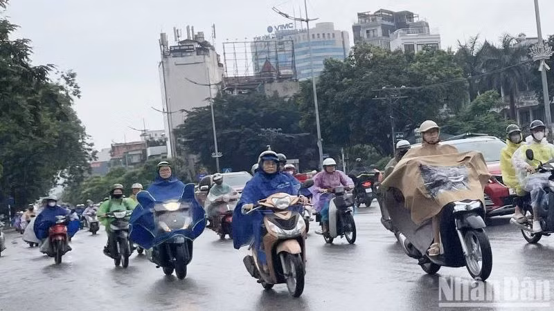 Dự báo khu vực Hà Nội, nhiều mây, ngày có mưa rào và rải rác có dông. (Ảnh: Đ.T)